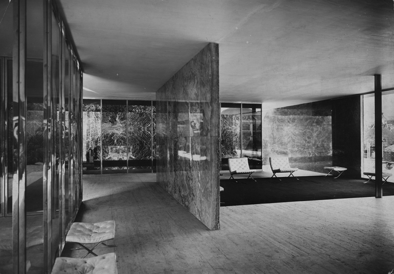 Frampton_barcelona_pavilion_interior_1060