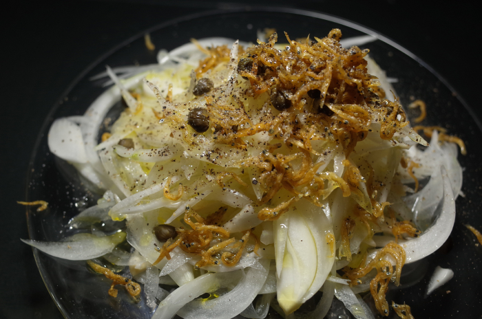 R0056156_Sliced new onion salad