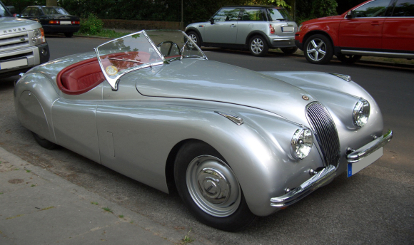 Jaguar_XK120_front_top