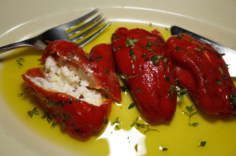 R0057359_feta stuffed red pepper